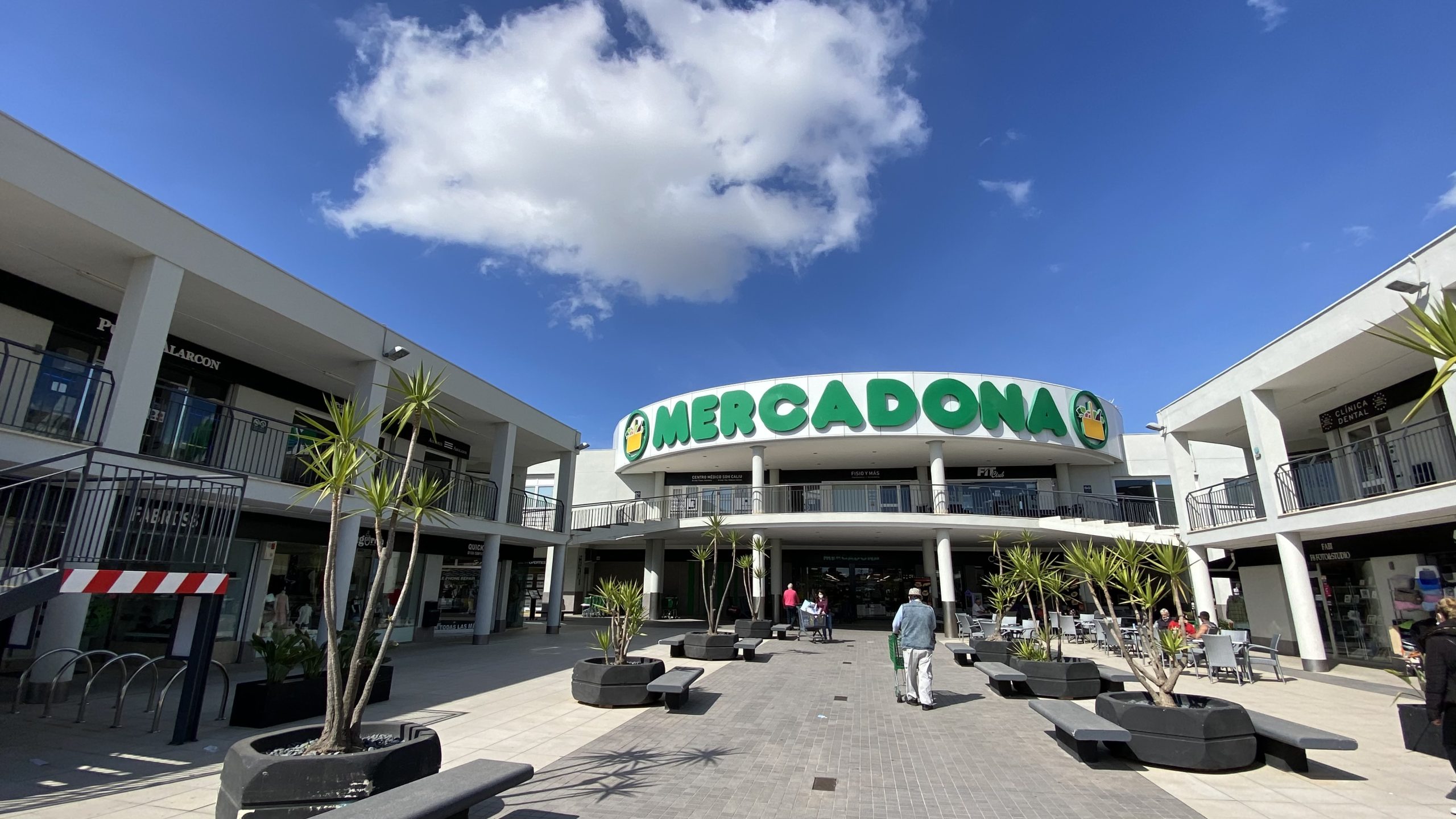 Mask Wearing Indoors Ends in Spain