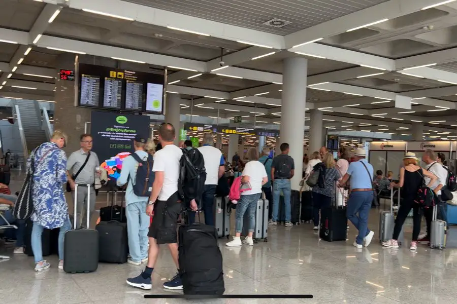 airport travel tips summer 2022