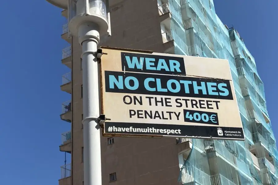 wear no clothes warning magaluf