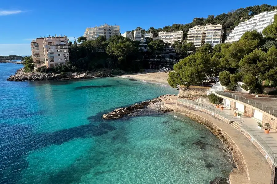 Illetas accessibly by the Palma EMT number 4 bus